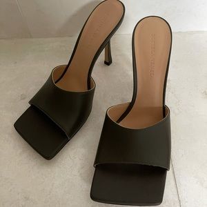 Olive green Bottega Veneta stretch leather mules